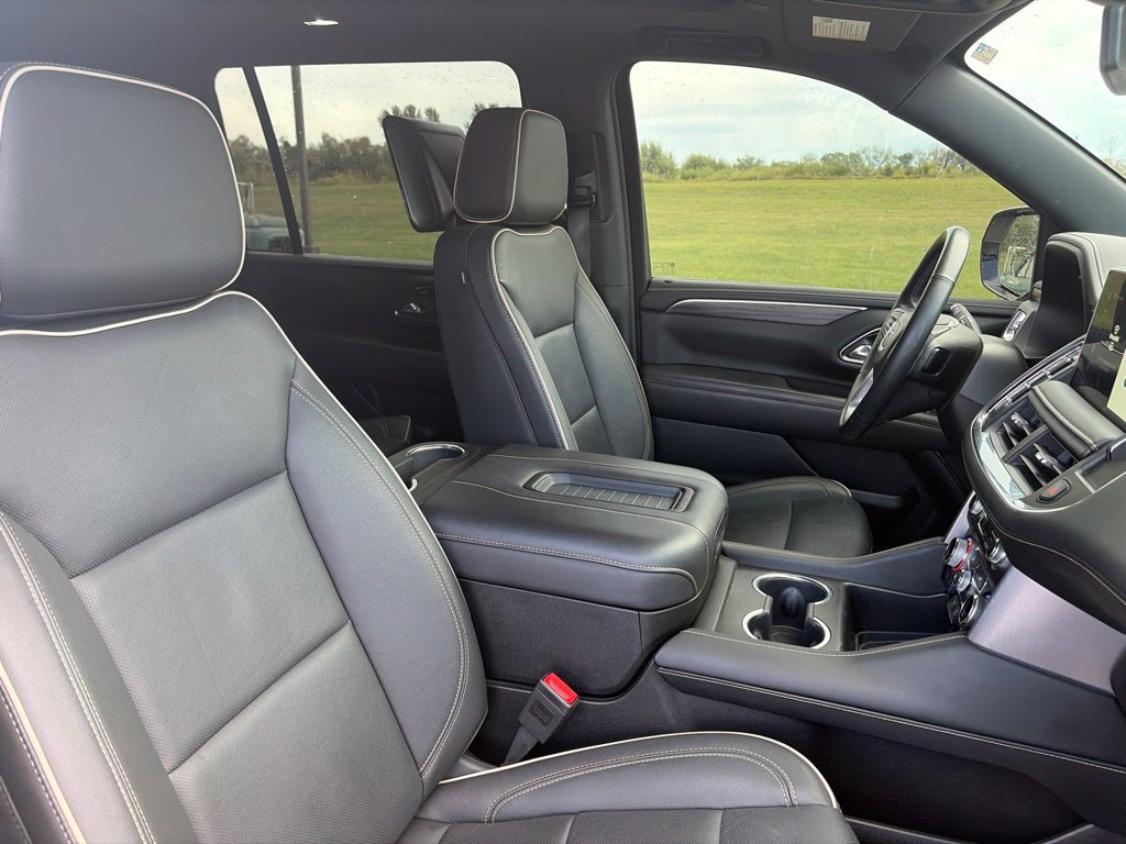 Used 2024 GMC Yukon XL SLT w/ SLT Luxury Package AWD/4WD image 6