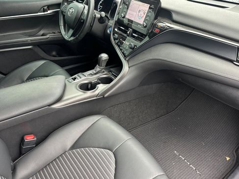 Used 2022 Toyota Camry SE image 18