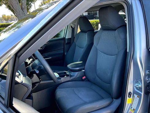 Used 2019 Toyota RAV4 XLE image 8