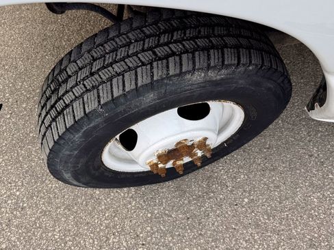 Used 2011 Ford E-450 and Econoline 450 Super Duty image 27