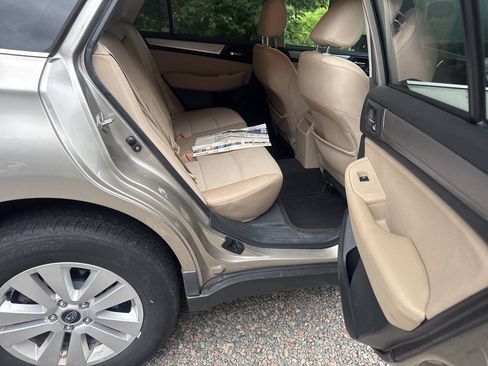 Used 2016 Subaru Outback 2.5i Premium AWD/4WD image 16