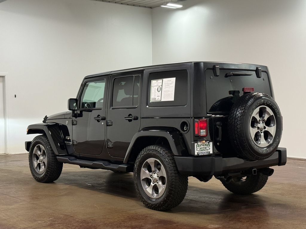 Used 2018 Jeep Wrangler Unlimited Sahara AWD/4WD image 5