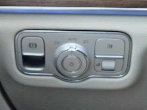 Certified 2025 Mercedes-Benz GLS 450 4MATIC image 22