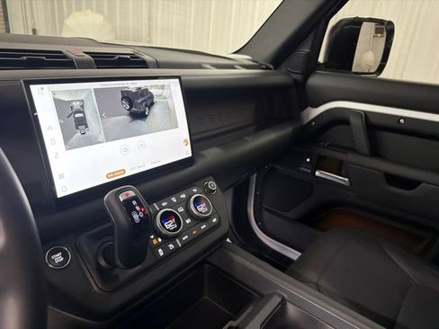 Used 2025 Land Rover Defender 110 X-Dynamic SE AWD/4WD image 30