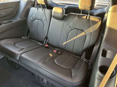 New 2026 Chrysler Pacifica Select image 5