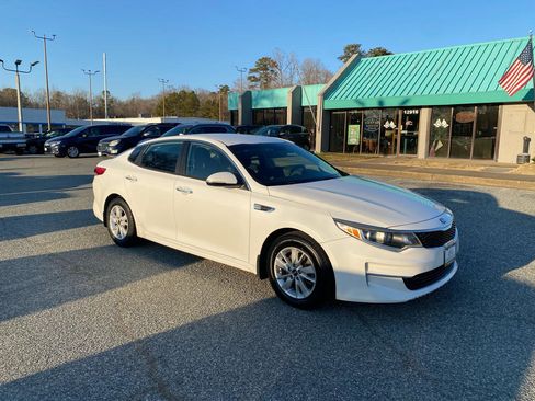Used 2018 Kia Optima LX w/ Convenience Package image 2