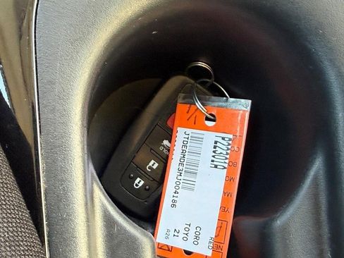 Used 2021 Toyota Corolla LE image 30