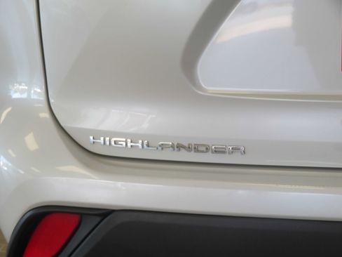 Used 2023 Toyota Highlander XLE FWD image 73