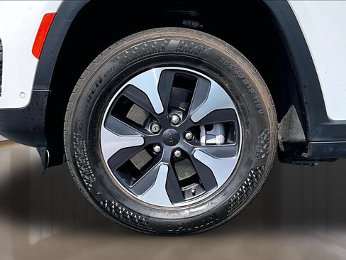 Used 2022 Jeep Grand Cherokee Summit AWD/4WD image 35
