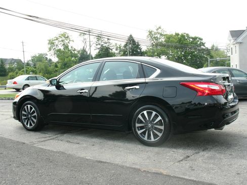 Used 2017 Nissan Altima 2.5 SV FWD image 9