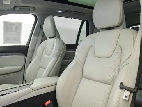 Certified 2023 Volvo XC90 B6 Ultimate w/ Protection Package Premier AWD/4WD image 18