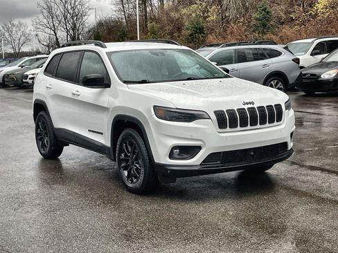 Used 2023 Jeep Cherokee Altitude Lux image 7