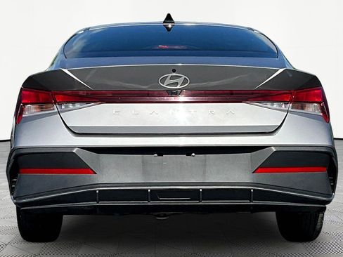 Used 2024 Hyundai Elantra SEL FWD image 5