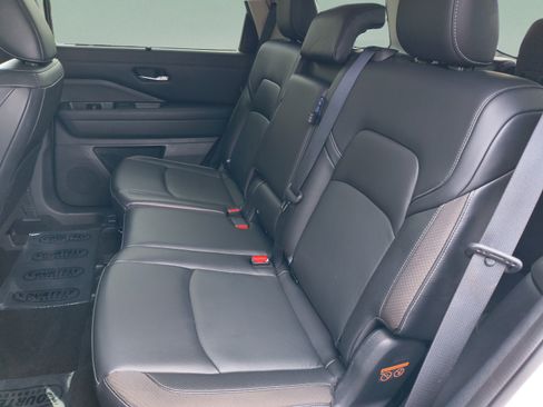 Certified 2022 Nissan Pathfinder SL w/ Cargo Package AWD/4WD image 19