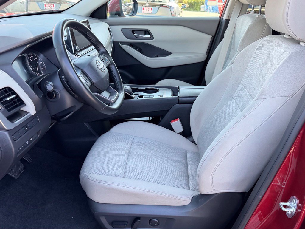 Certified 2025 Nissan Rogue SV FWD image 11
