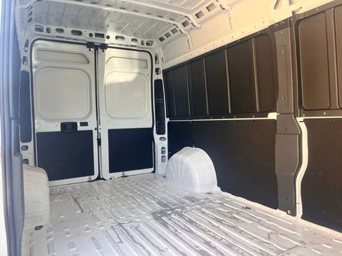 Used 2025 RAM ProMaster 2500 w/ Convenience Group FWD image 11