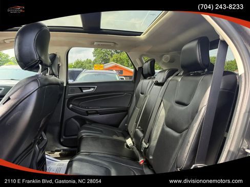 Used 2019 Ford Edge Titanium w/ Equipment Group 301A FWD image 9