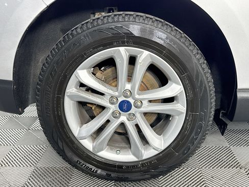 Used 2019 Ford Edge SEL w/ Cold Weather Package image 32