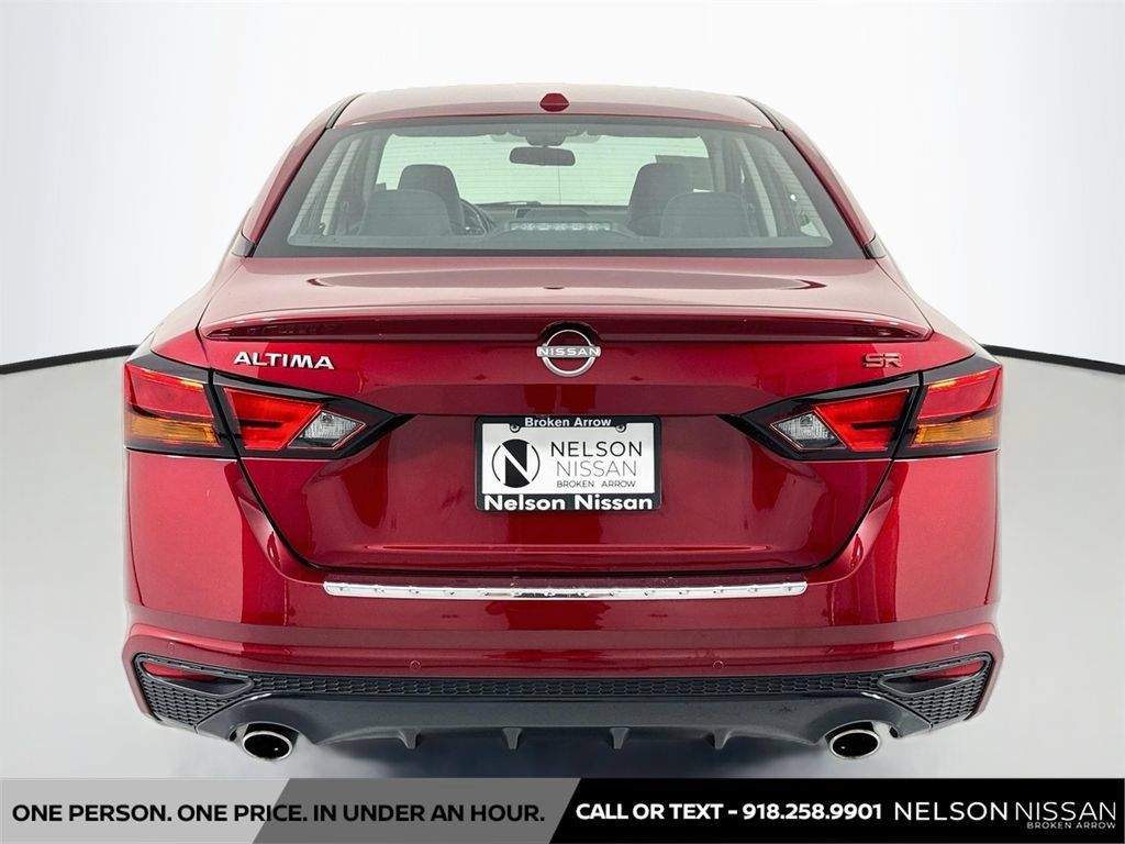Used 2023 Nissan Altima 2.5 SR FWD image 6