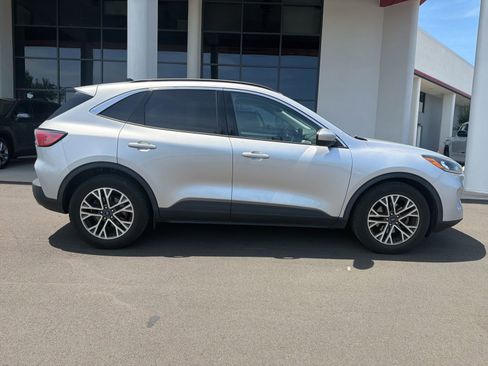 Used 2020 Ford Escape SEL FWD image 3