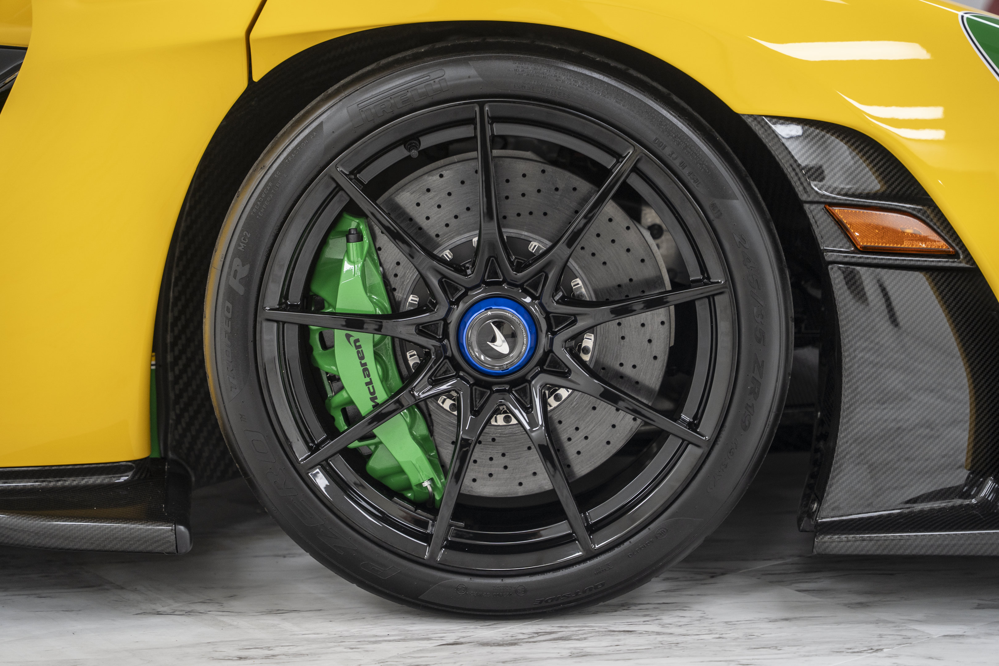 Used 2019 McLaren Senna RWD image 27