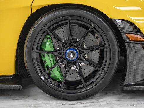 Used 2019 McLaren Senna RWD image 27