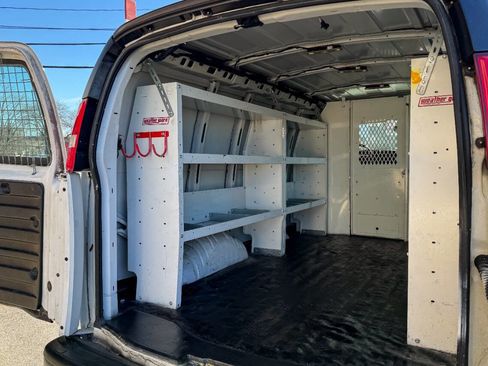 Used 2017 Chevrolet Express 2500 image 15