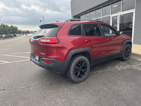 Used 2017 Jeep Cherokee Trailhawk AWD/4WD image 4