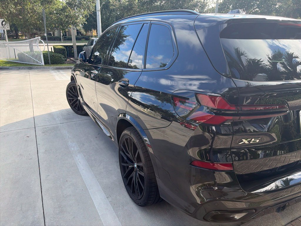 Certified 2025 BMW X5 xDrive40i w/ M Sport Package AWD/4WD image 5