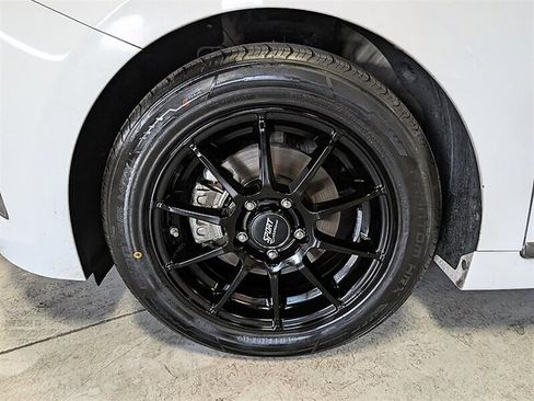 Used 2018 Hyundai Ioniq Limited FWD image 15