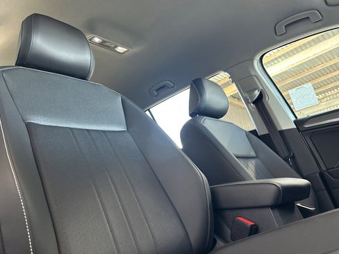 Used 2023 Volkswagen Tiguan SE image 19