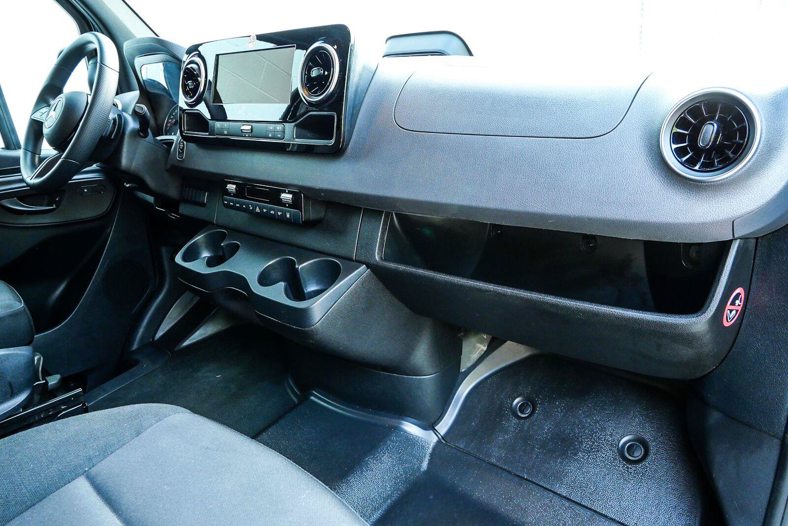 Used 2025 Mercedes-Benz Sprinter 2500 image 21
