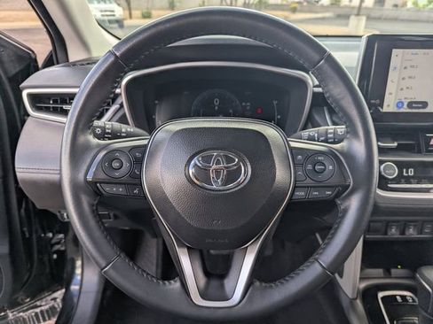 Used 2025 Toyota Corolla Cross XLE image 18