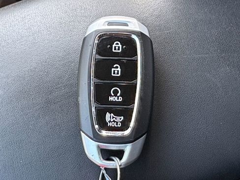 Used 2024 Hyundai Venue SEL image 25