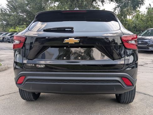 Used 2024 Chevrolet Trax LS w/ LS Convenience Package FWD image 5