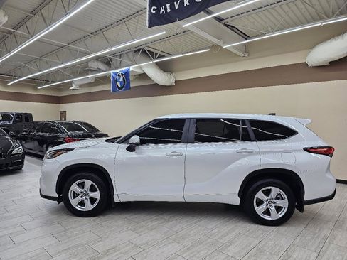 Used 2023 Toyota Highlander LE image 9