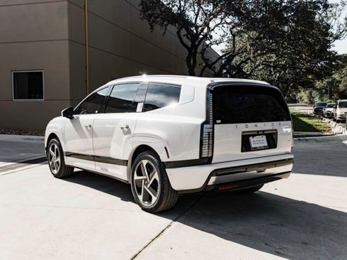 New 2026 Hyundai Ioniq 9 Calligraphy image 4