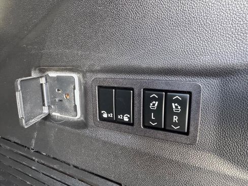 Used 2023 Chevrolet Tahoe Z71 w/ Luxury Package image 12