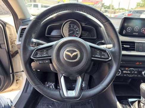 Used 2018 MAZDA MAZDA3 Touring FWD image 12