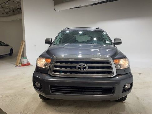 Used 2014 Toyota Sequoia Platinum image 2