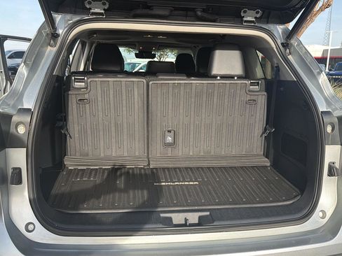 Used 2022 Toyota Highlander XLE image 14