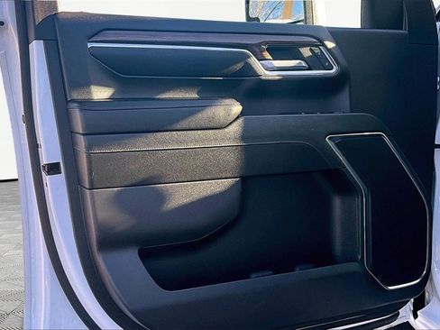 Used 2024 Chevrolet Silverado 2500 LT image 23