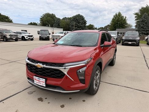 Used 2026 Chevrolet Trax LT w/ Driver Confidence Package FWD image 11