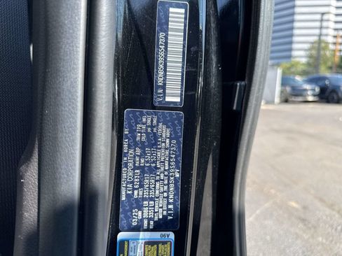 Certified 2025 Kia Carnival FWD image 20
