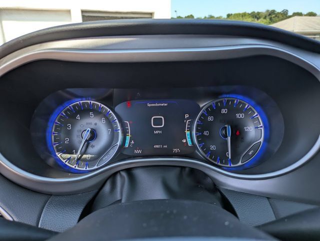 Used 2025 Chrysler Pacifica Select FWD image 11