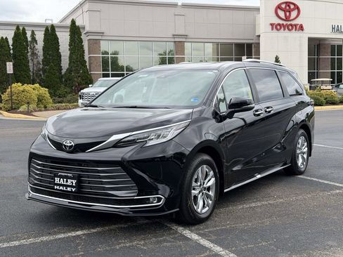 New 2026 Toyota Sienna Limited AWD/4WD image 22