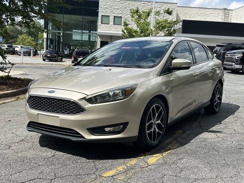 Used 2018 Ford Focus SEL FWD image 2