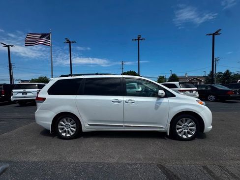 Used 2013 Toyota Sienna Limited w/ Premium Pkg FWD image 4