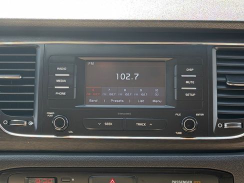 Used 2018 Kia Sedona LX FWD image 24