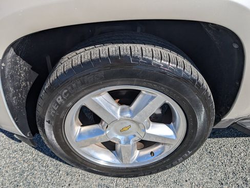 Used 2014 Chevrolet Suburban LTZ image 12